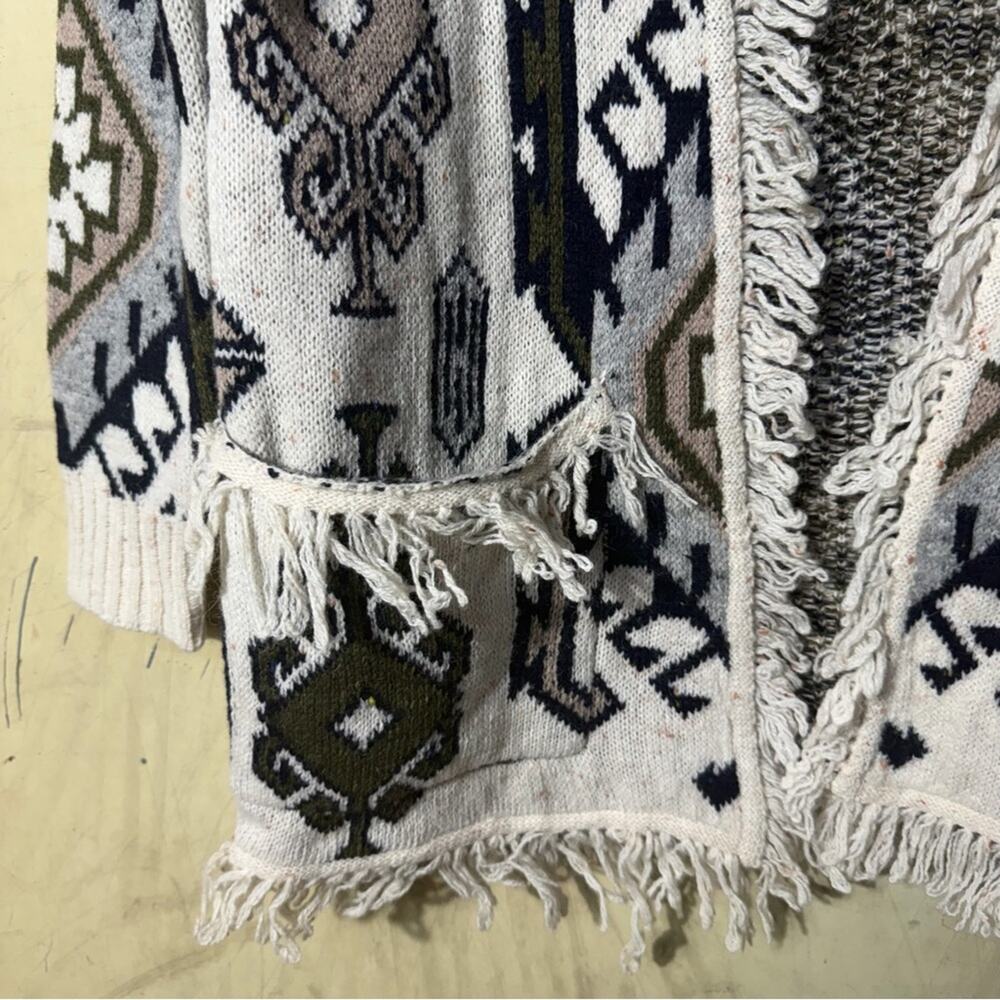 Chaser LA Tapestry Fringe Cardigan Size Small - Picture 8 of 10